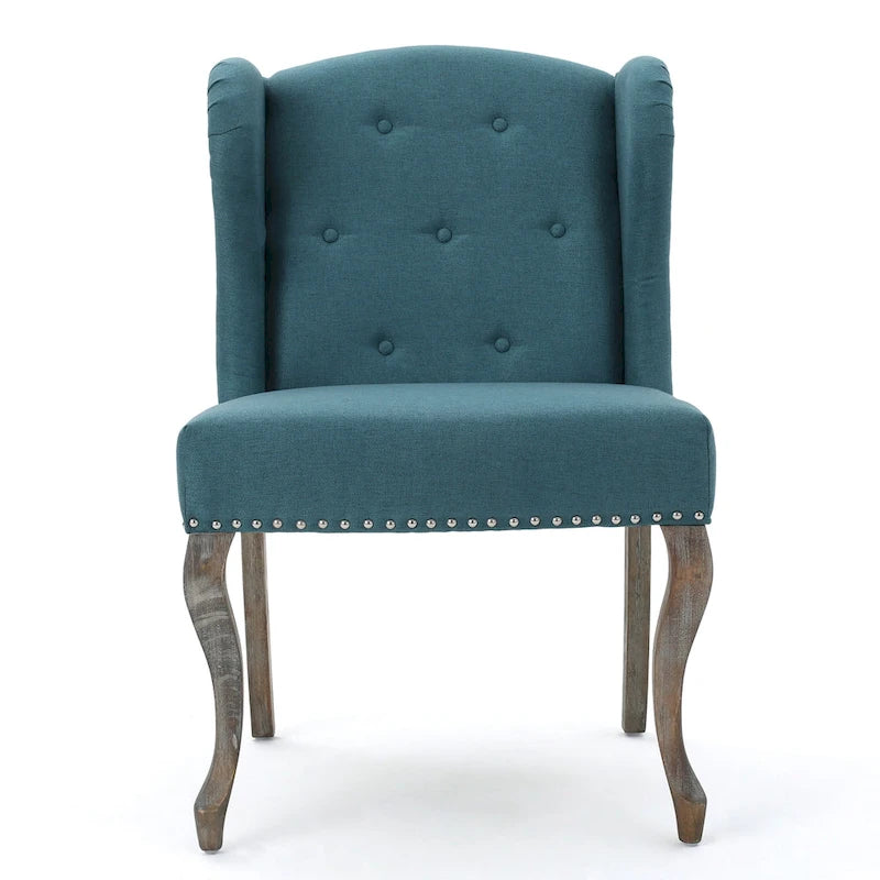 Sillón decorativo de una plaza con respaldo alto, color verde azulado, con botones capitoné y estructura de madera de caucho