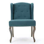 Sillón decorativo de una plaza con respaldo alto, color verde azulado, con botones capitoné y estructura de madera de caucho