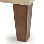 Silla de esquina para comedor tapizada en crema con respaldo acanalado, asiento individual