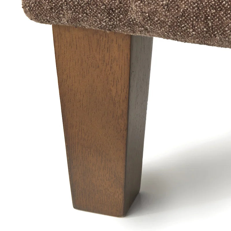 Silla de esquina para comedor tapizada en crema con respaldo acanalado, asiento individual