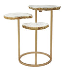 Mesa auxiliar de tres niveles en blanco y oro, base de hierro