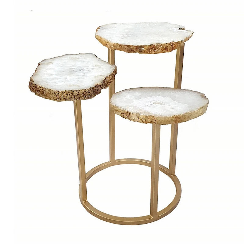 Mesa auxiliar de tres niveles en blanco y oro, base de hierro